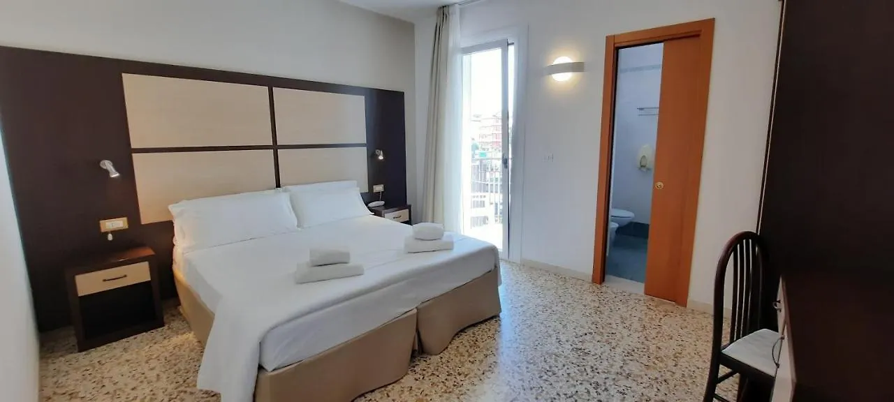 Hotel Atenea Golden Star Caorle 0*,